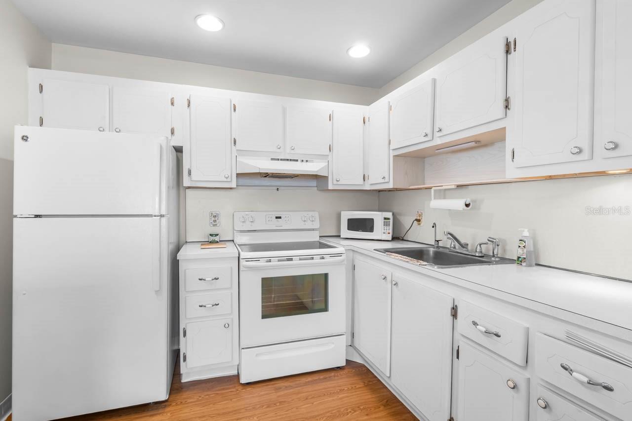 1801 BEDFORD LN #30 — photo 3