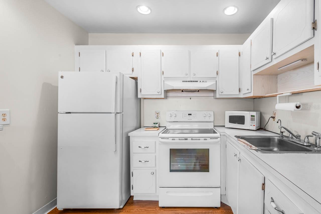 1801 BEDFORD LN #30 — photo 4