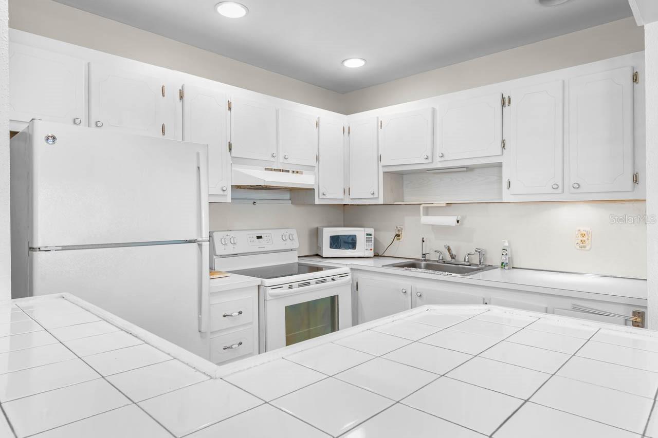1801 BEDFORD LN #30 — photo 2