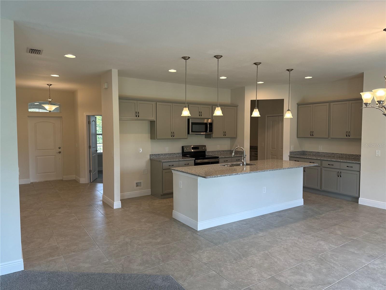 4420 MIDLAND ST — photo 4