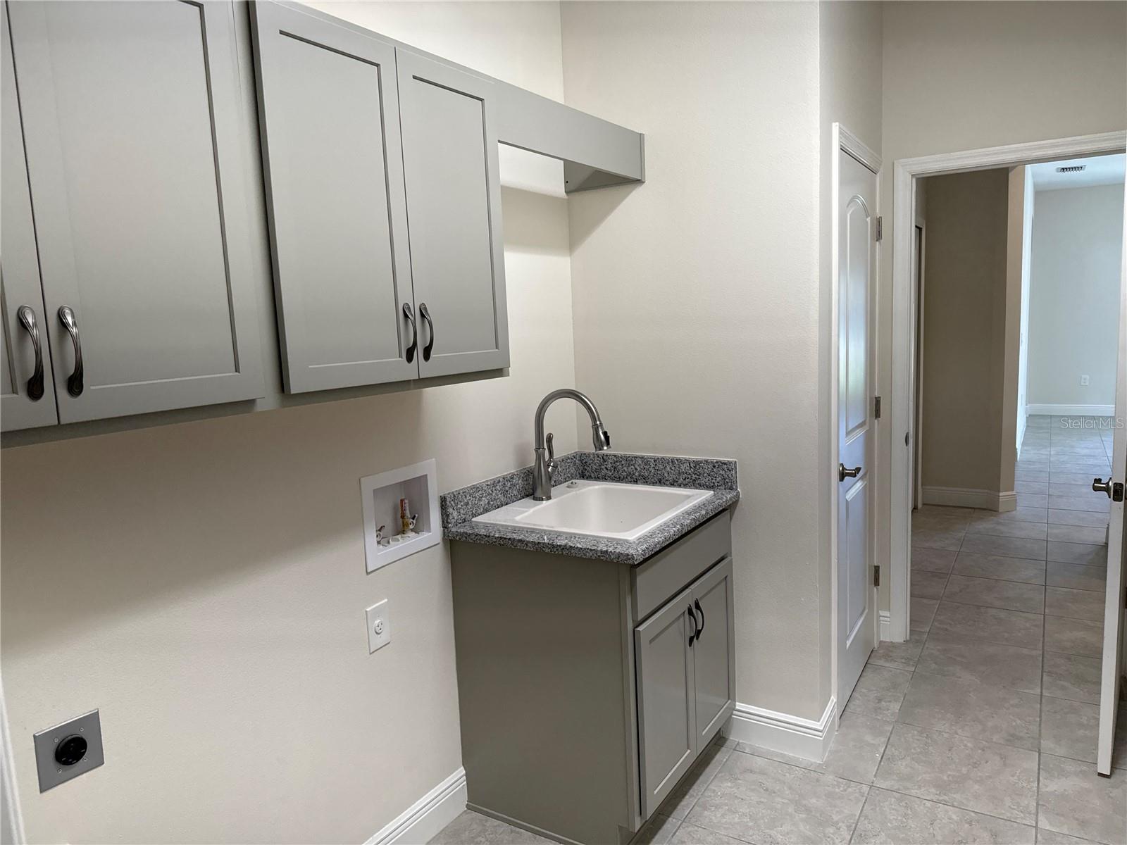 4420 MIDLAND ST — photo 5