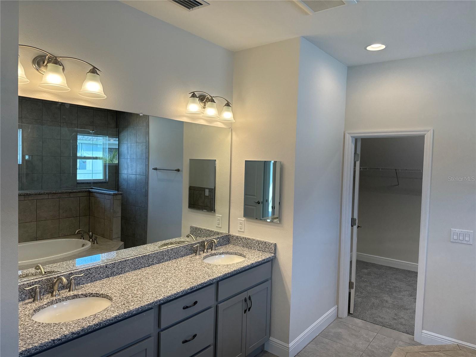 4420 MIDLAND ST — photo 9