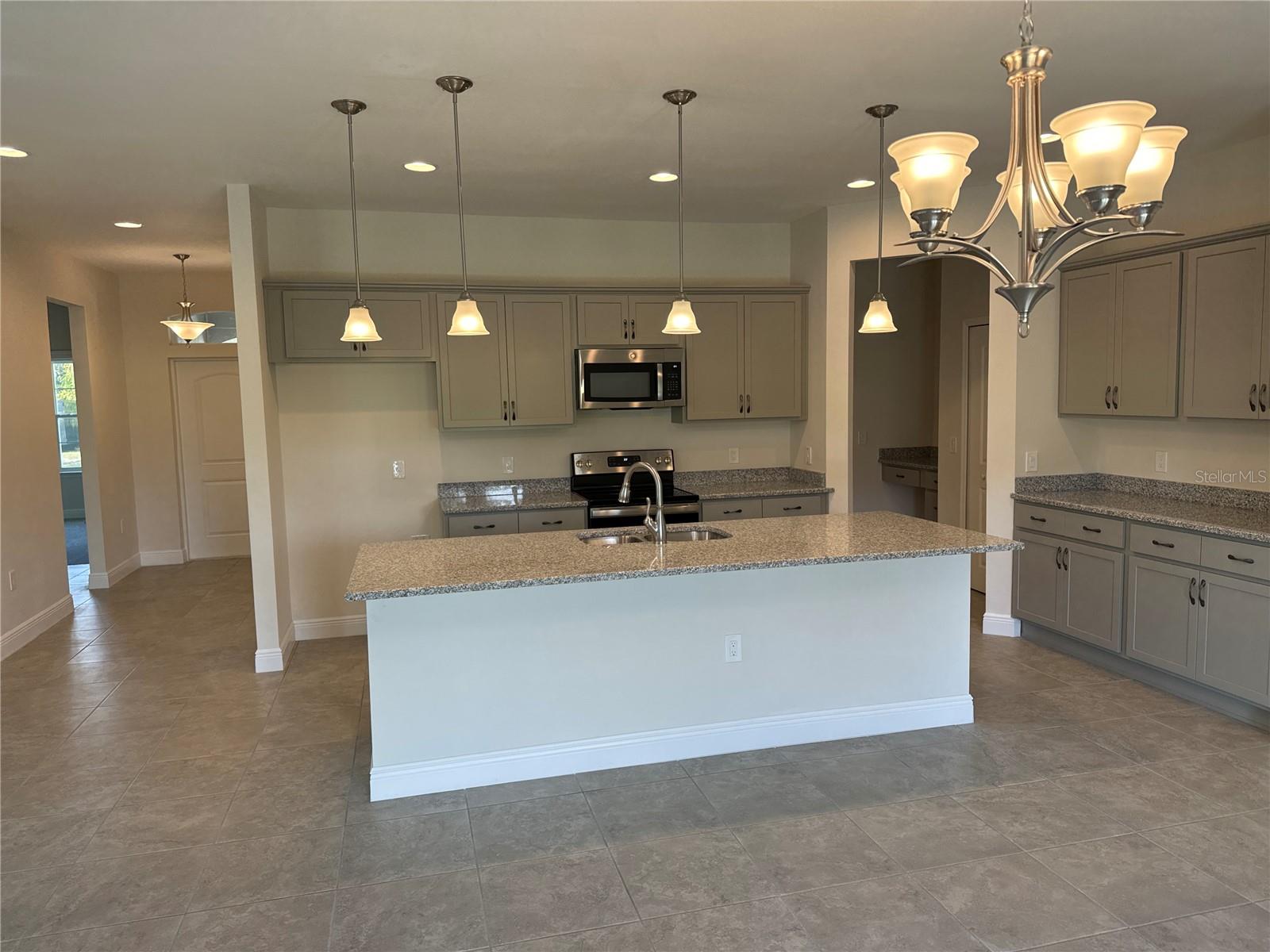 4420 MIDLAND ST — photo 3