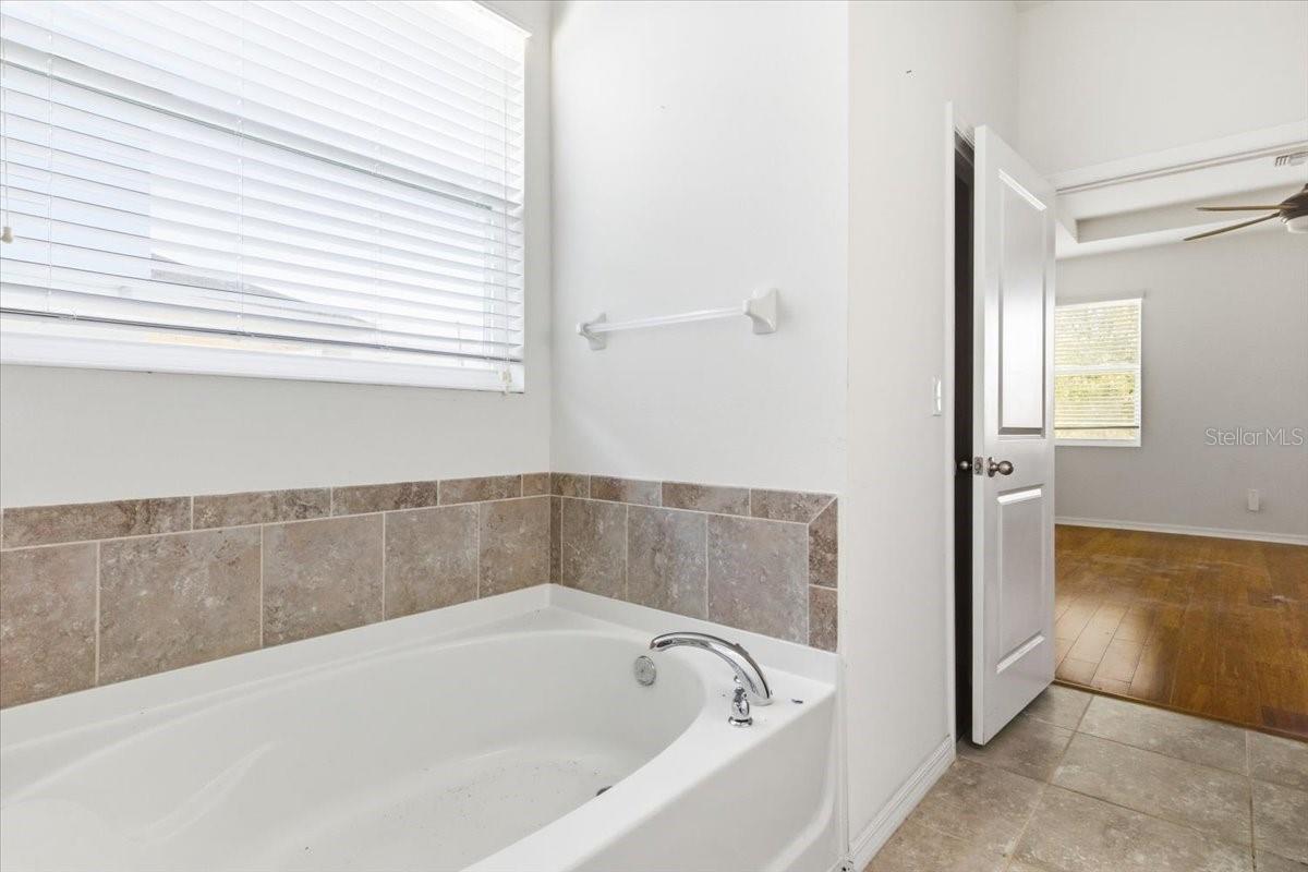 6702 DEVESTA LOOP — photo 16