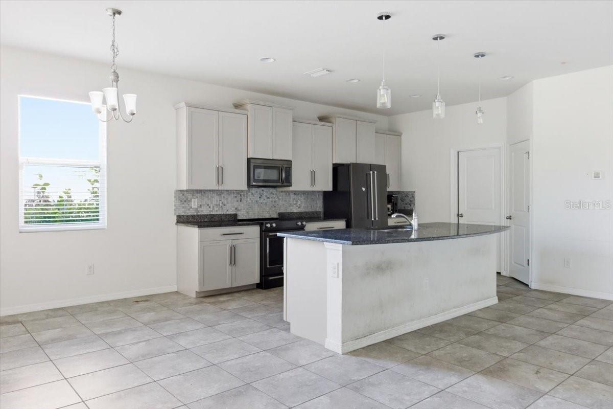 6702 DEVESTA LOOP — photo 13