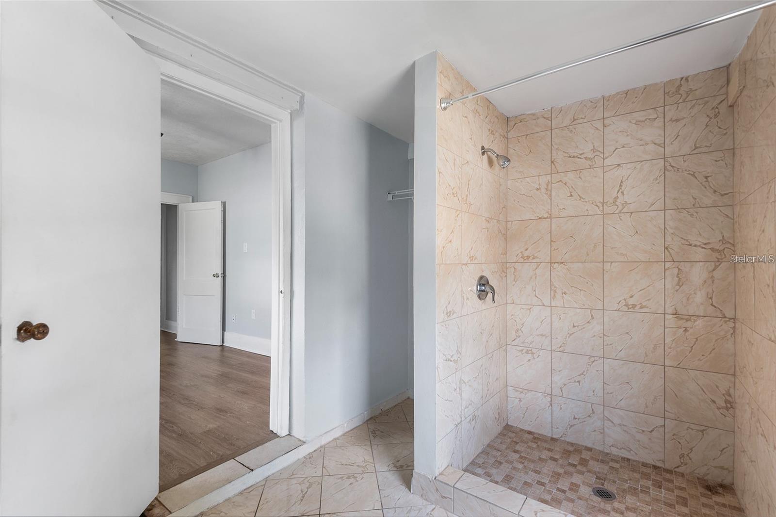 811 W AMELIA AVE — photo 10
