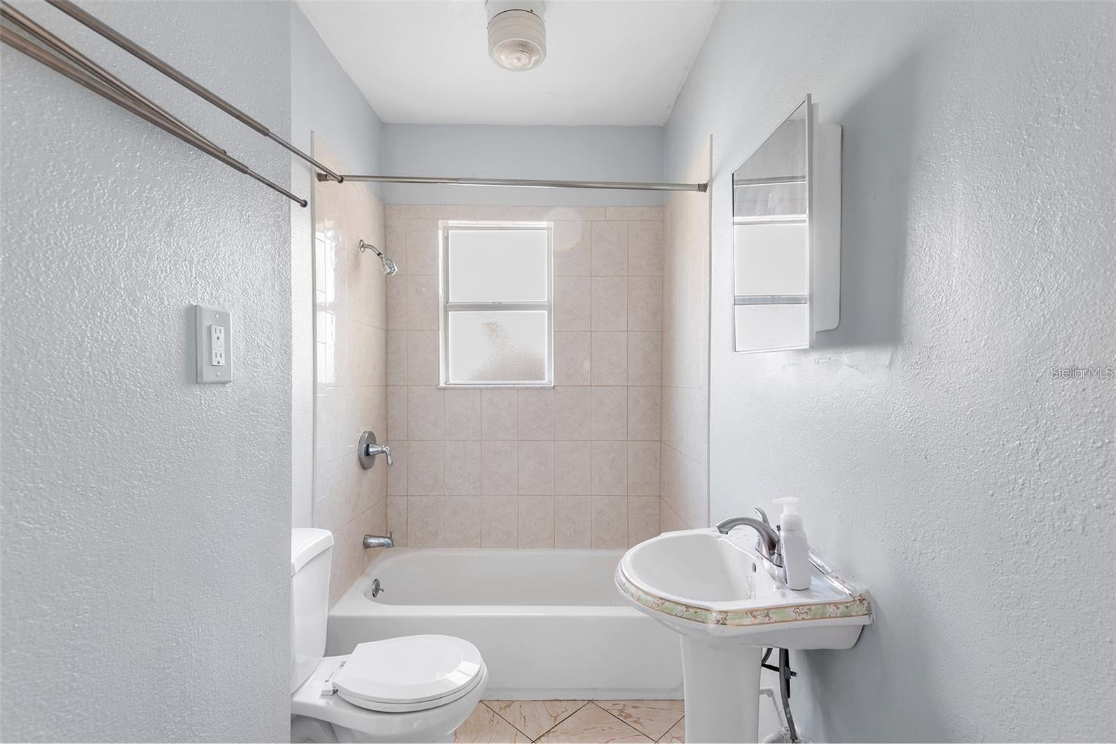 811 W AMELIA AVE — photo 7