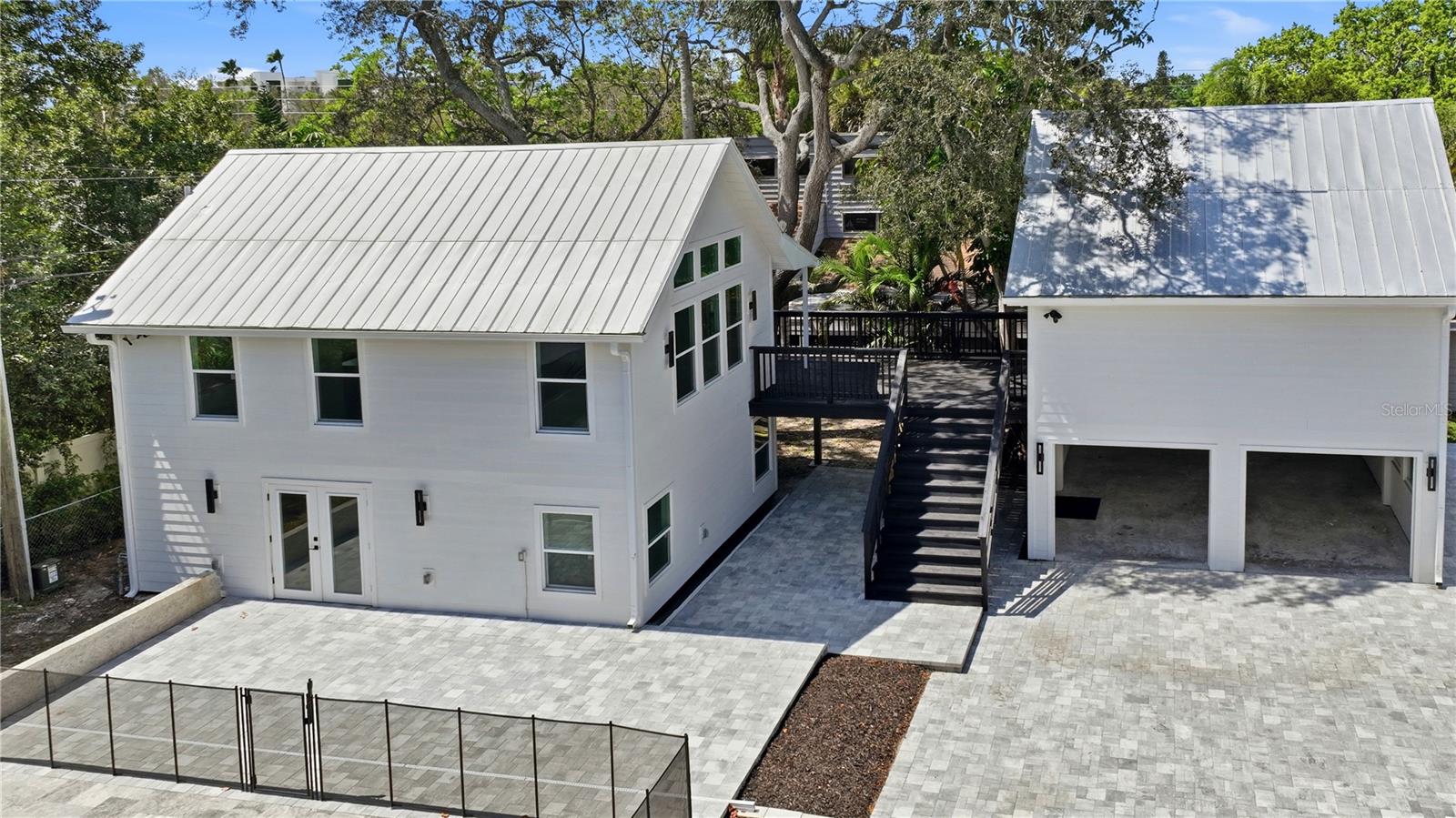 1109 CHARLES ST — photo 3