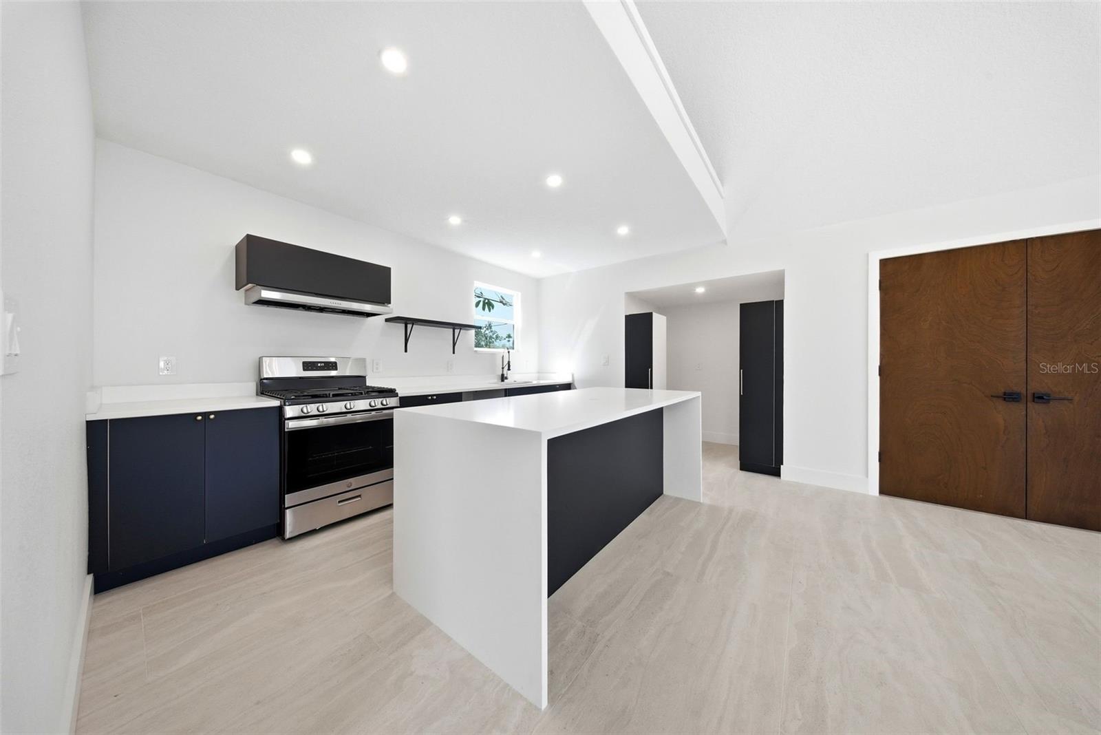 1109 CHARLES ST — photo 28
