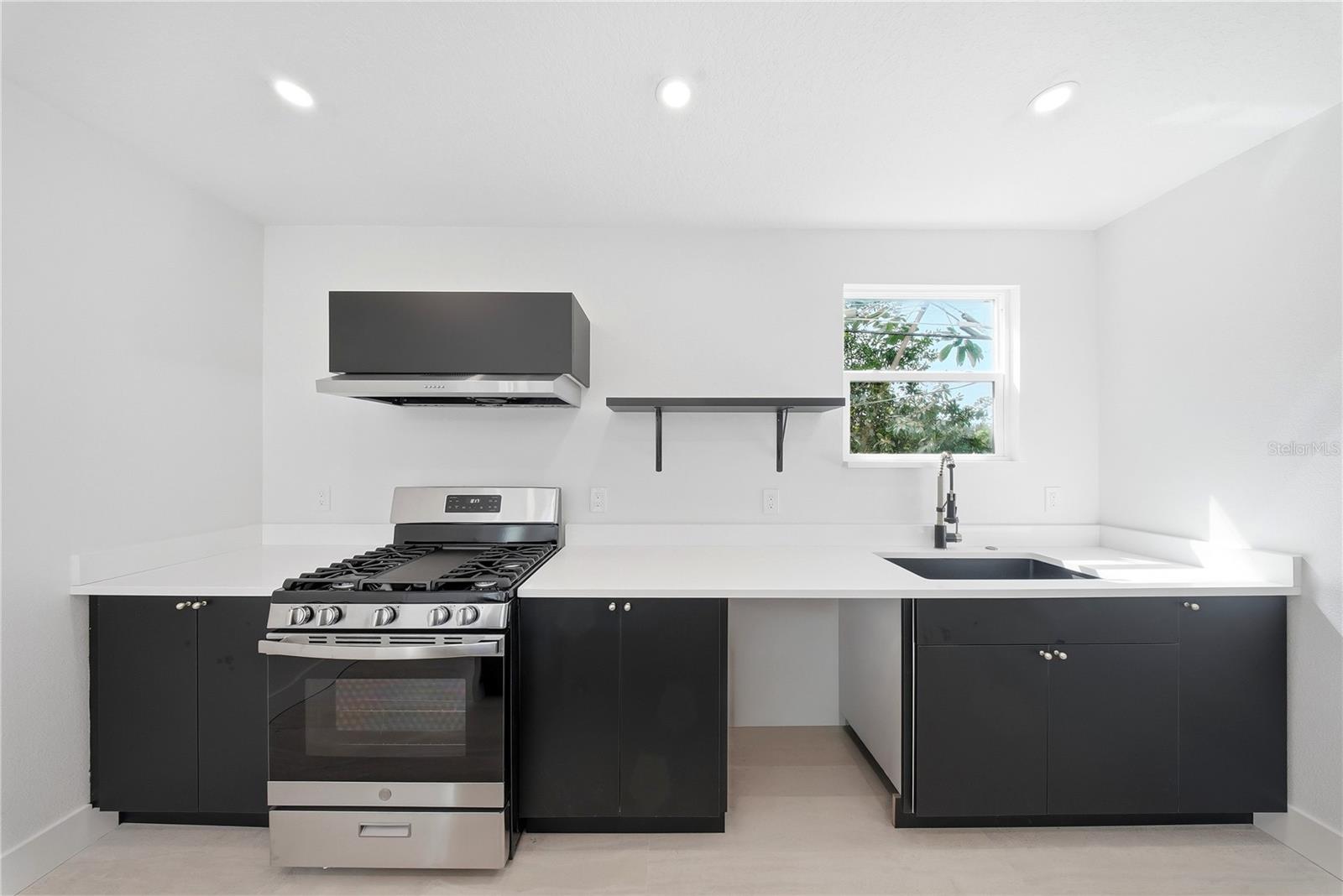 1109 CHARLES ST — photo 27
