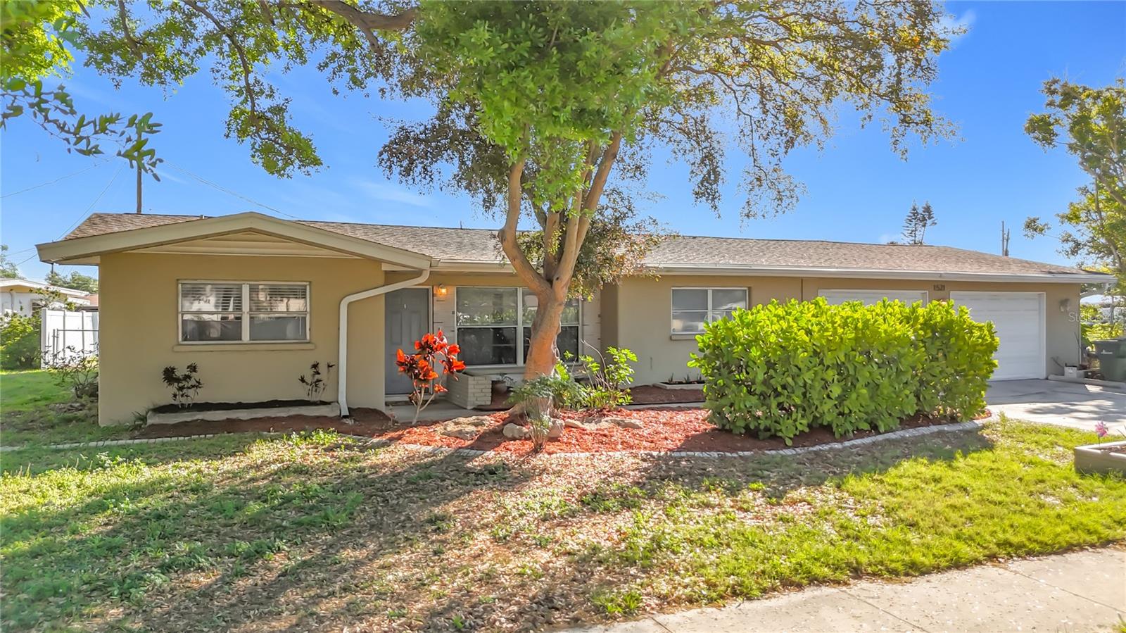 1521 BANYAN DR. — photo 2