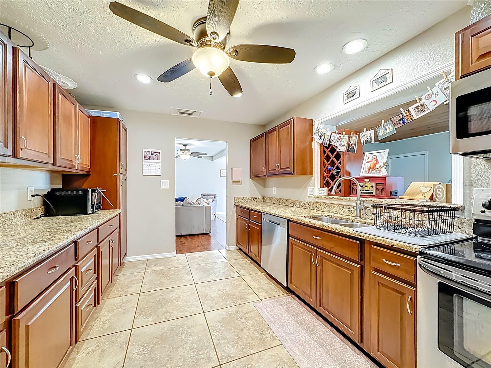 1521 BANYAN DR. — photo 18