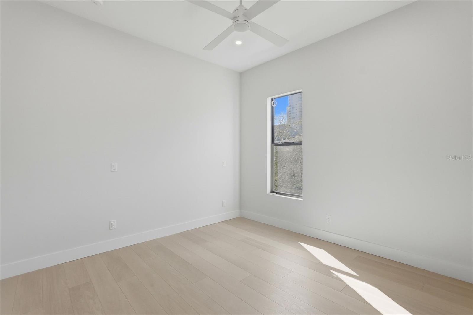 321 2ND ST N — photo 27