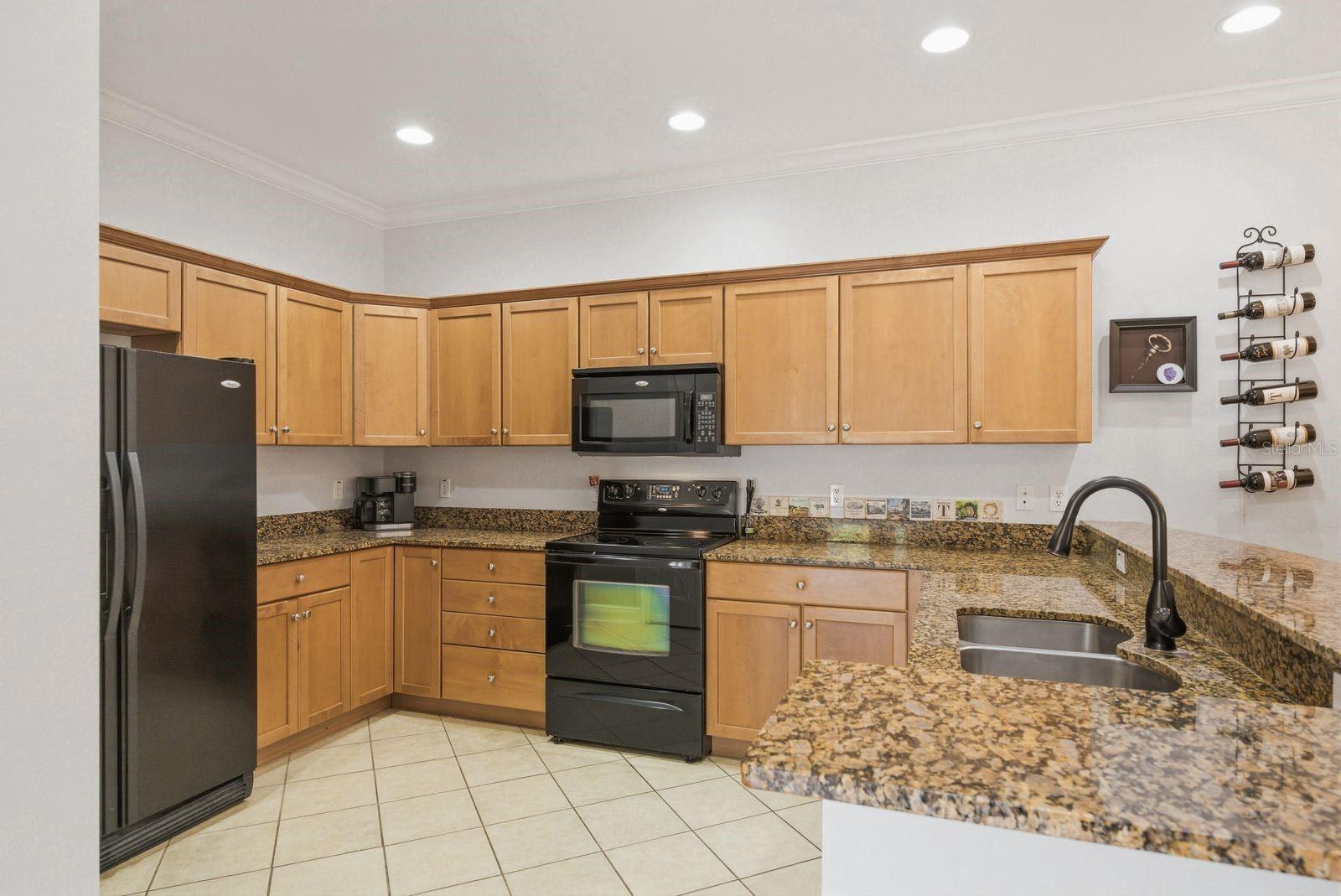 208 VALENCIA CIR — photo 21