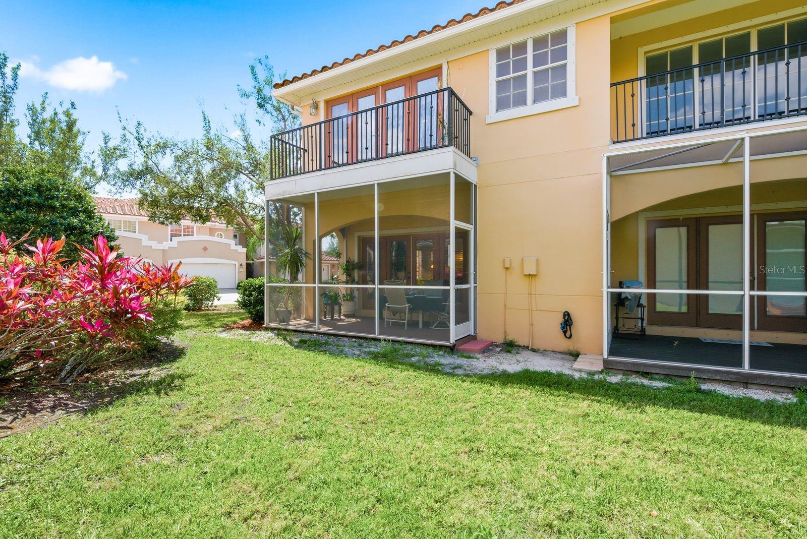 208 VALENCIA CIR — photo 42