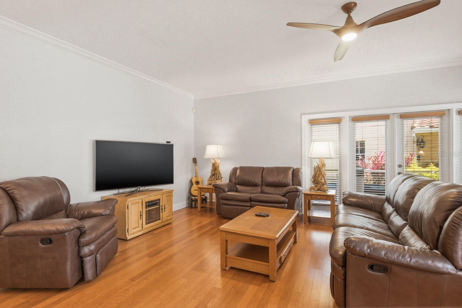 208 VALENCIA CIR — photo 14