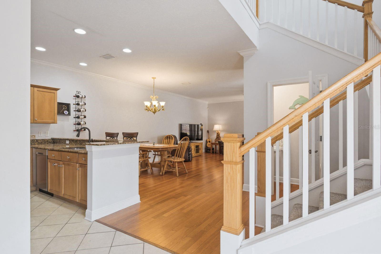 208 VALENCIA CIR — photo 12