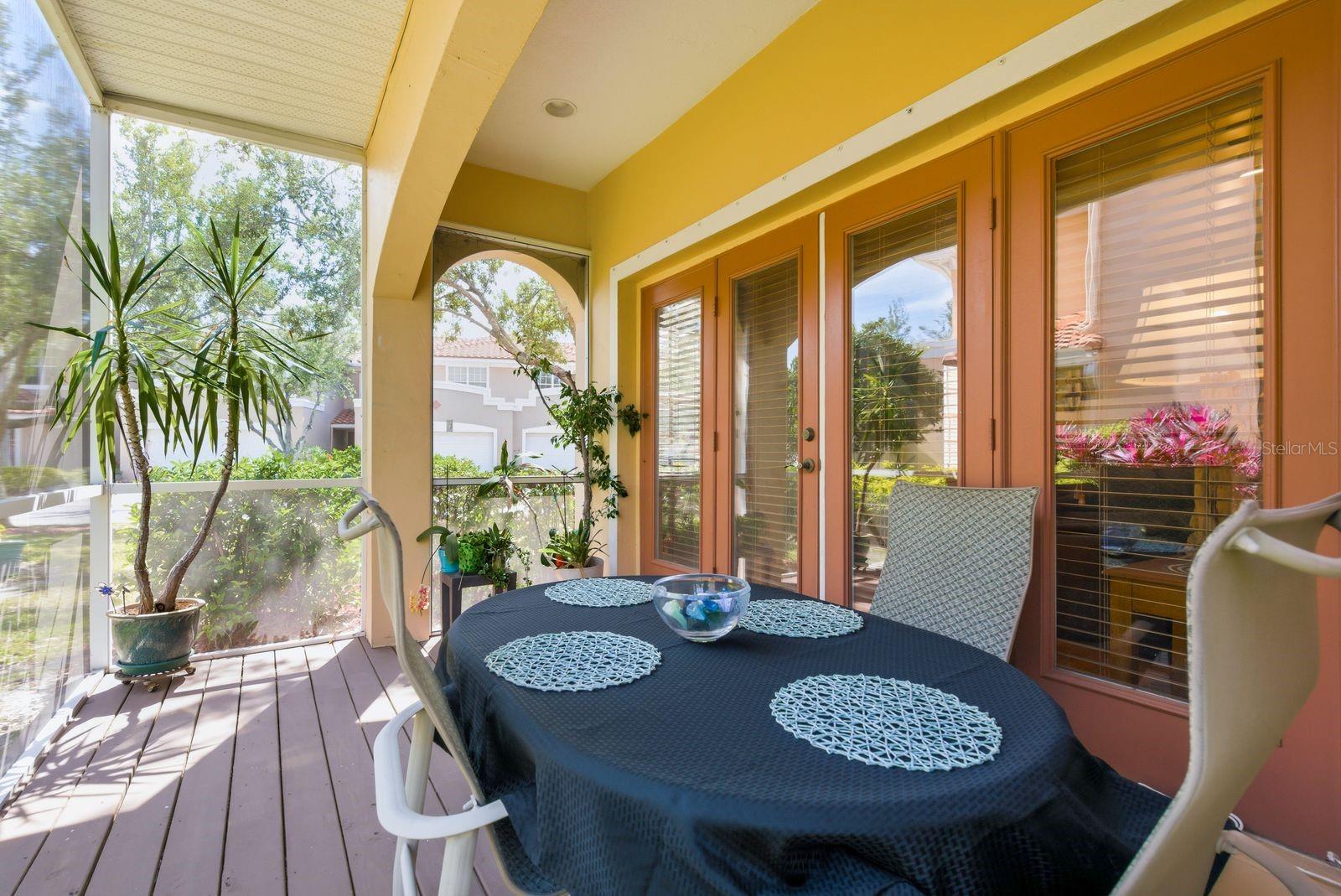 208 VALENCIA CIR — photo 39