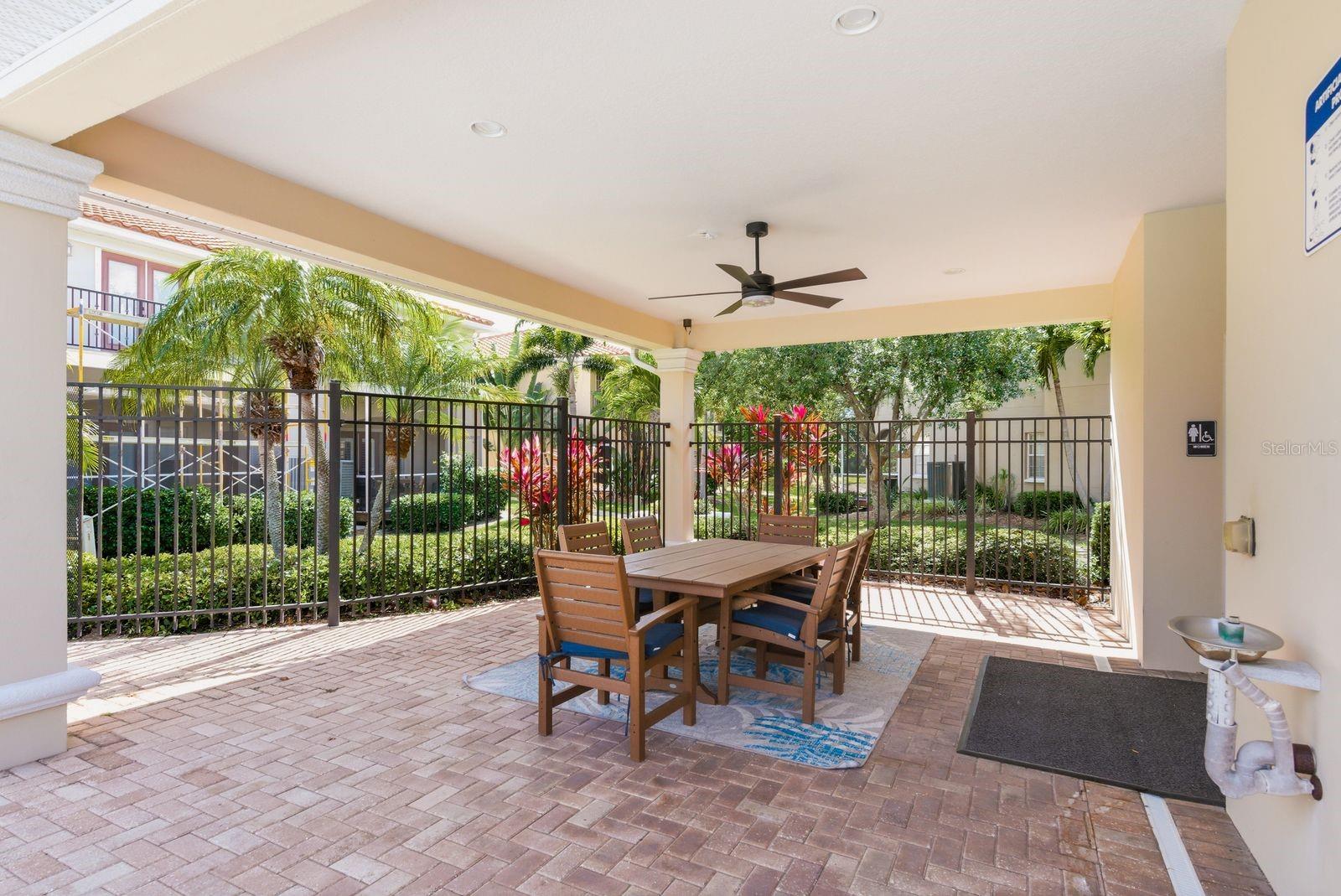 208 VALENCIA CIR — photo 46