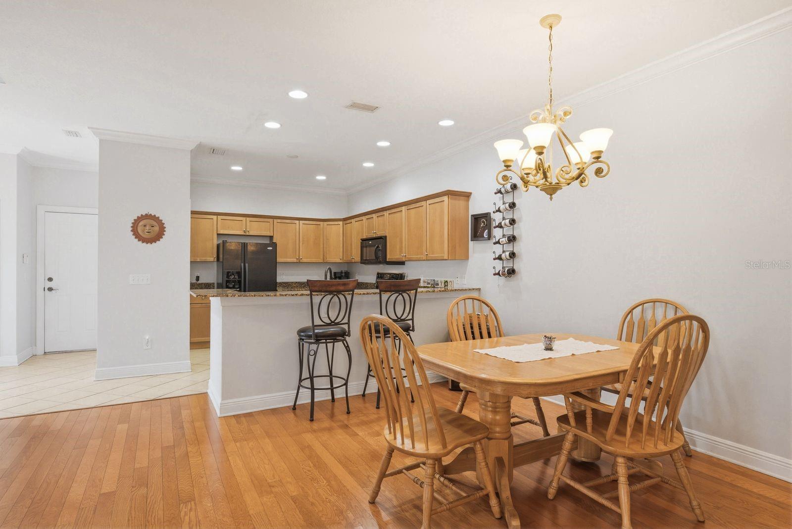 208 VALENCIA CIR — photo 19