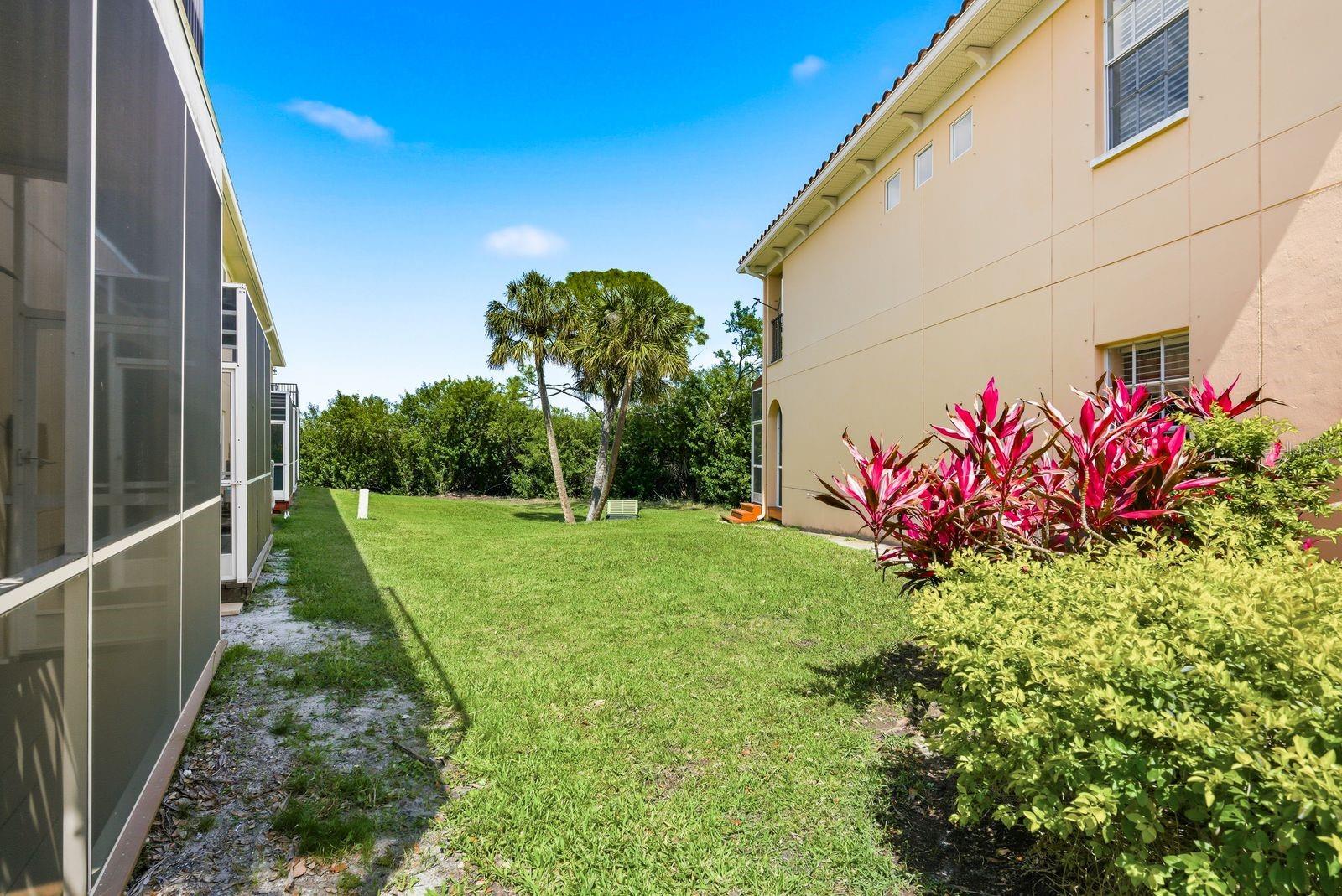 208 VALENCIA CIR — photo 41