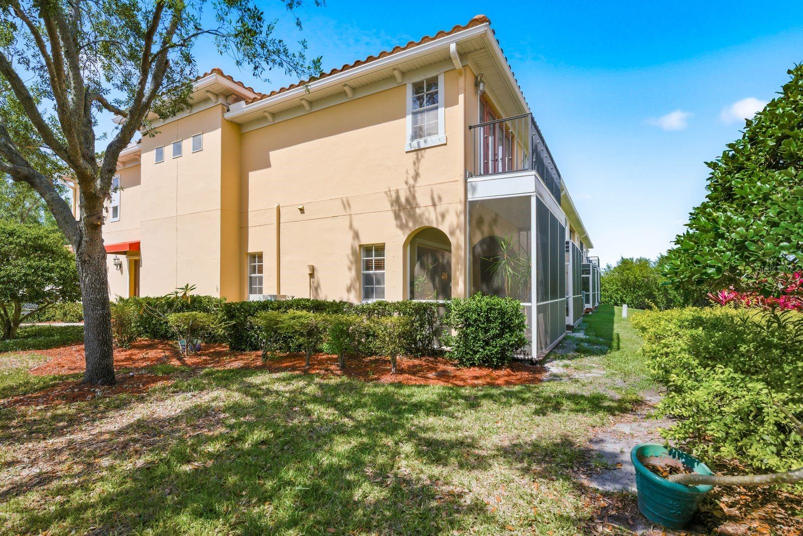 208 VALENCIA CIR — photo 40