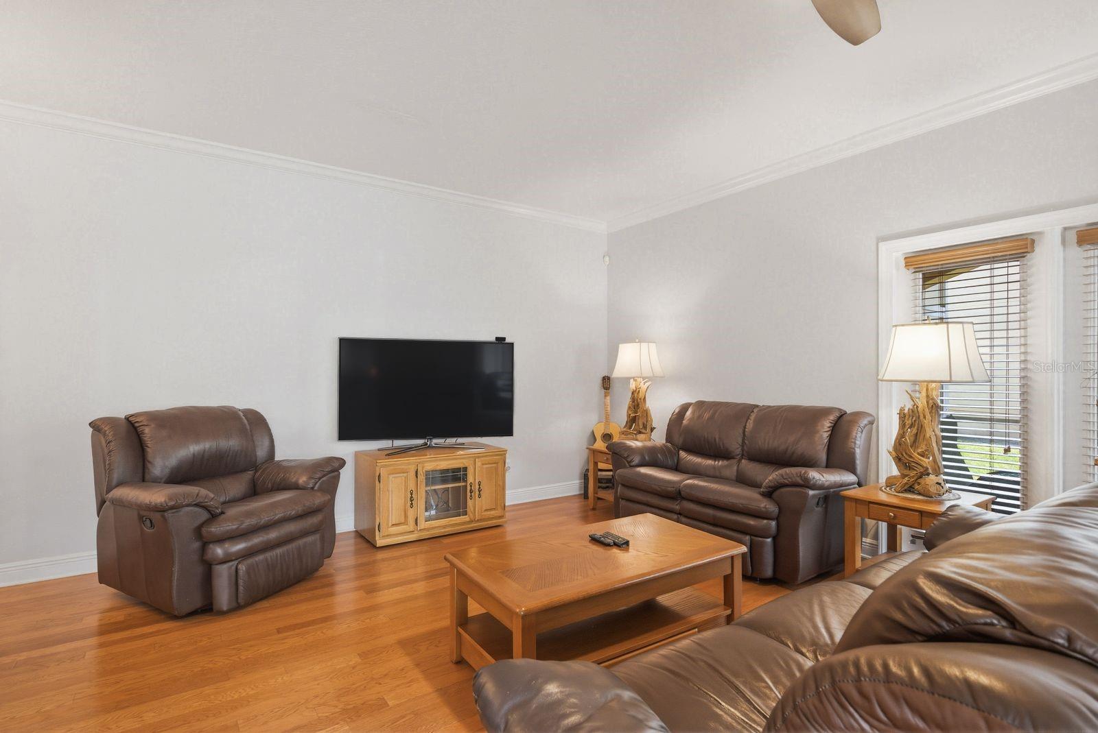 208 VALENCIA CIR — photo 16