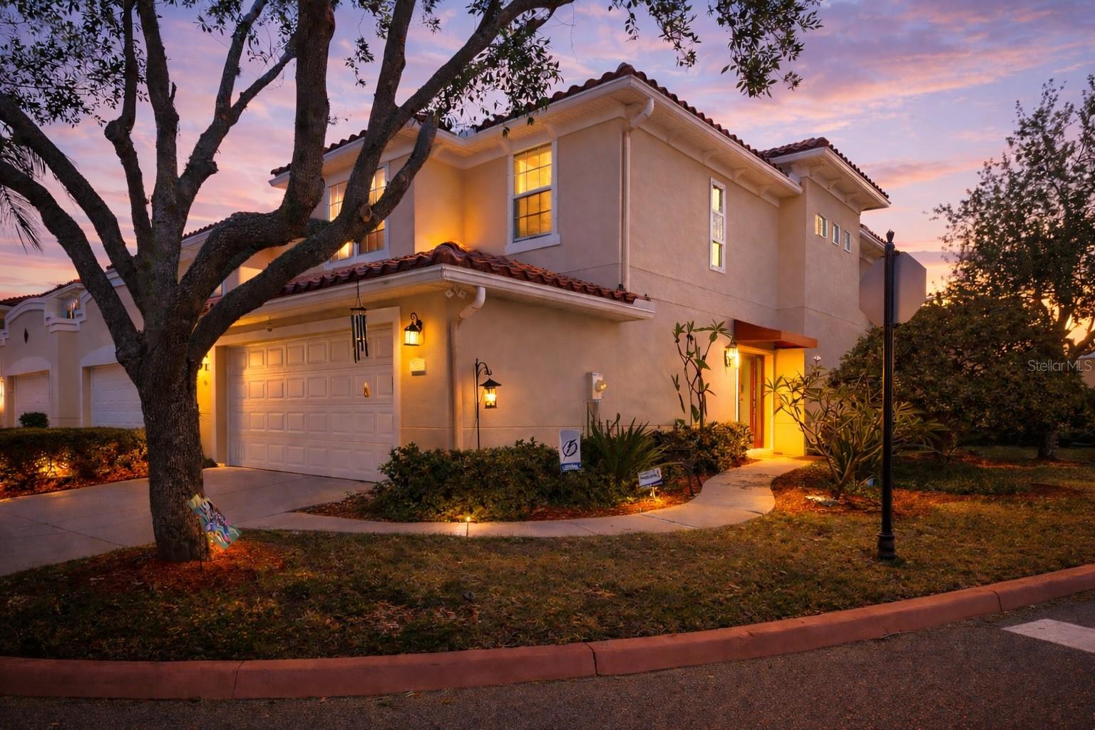 208 VALENCIA CIR — photo 6