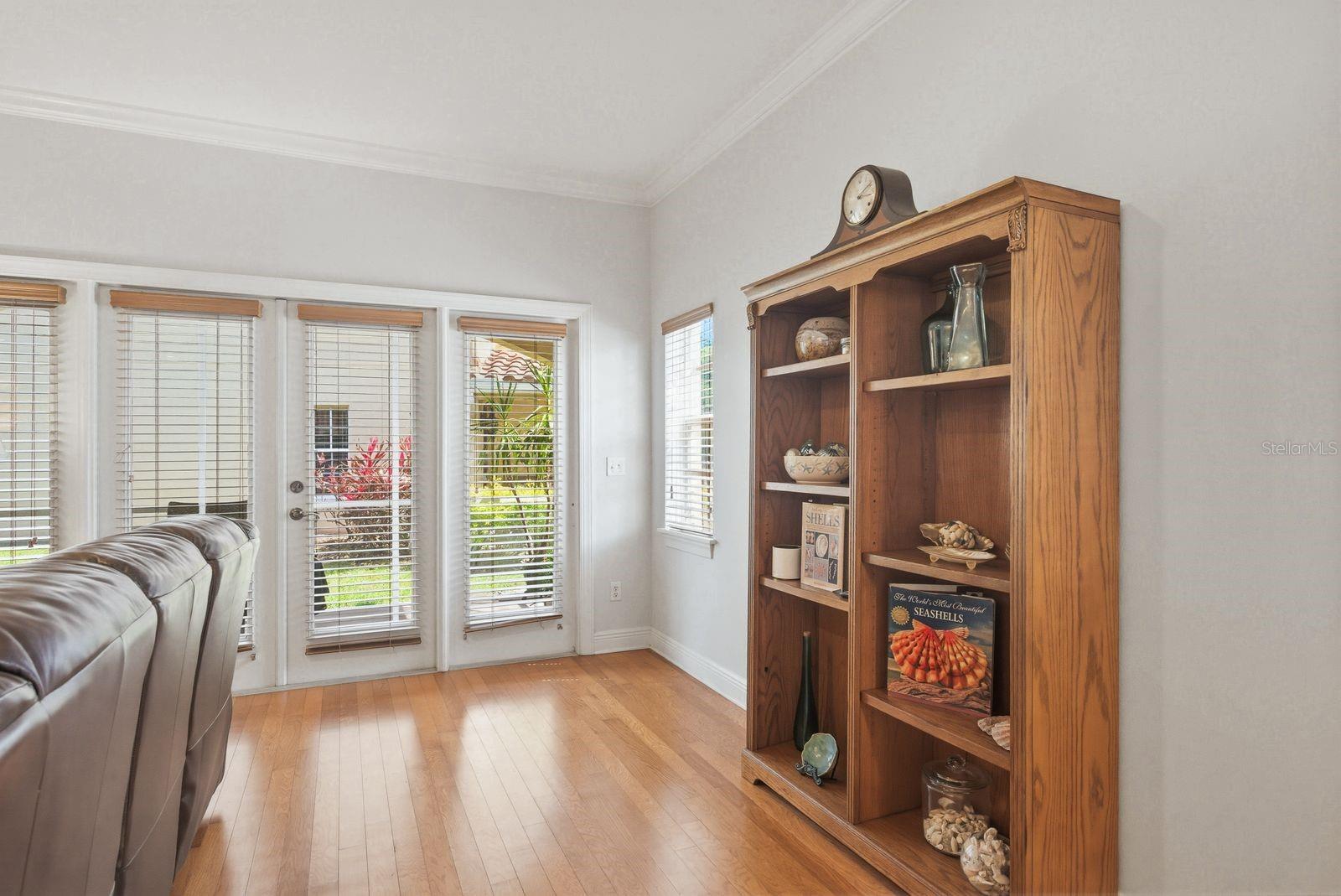 208 VALENCIA CIR — photo 18