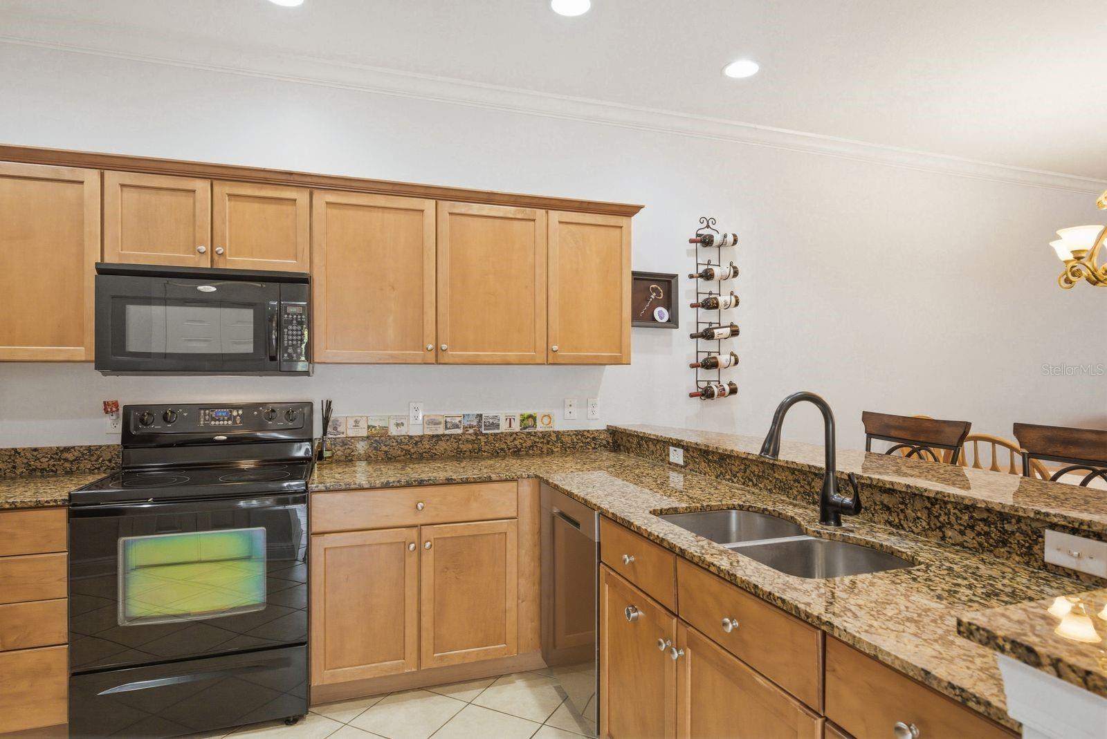 208 VALENCIA CIR — photo 20