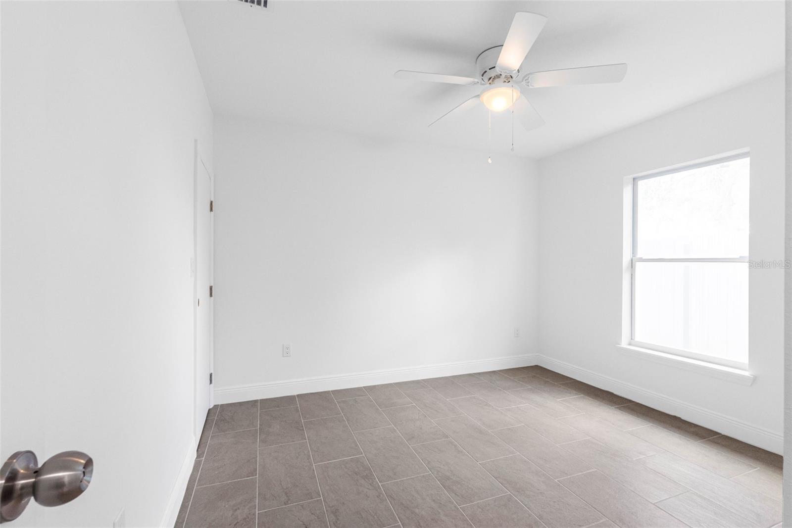 2405 E 23RD AVE — photo 31