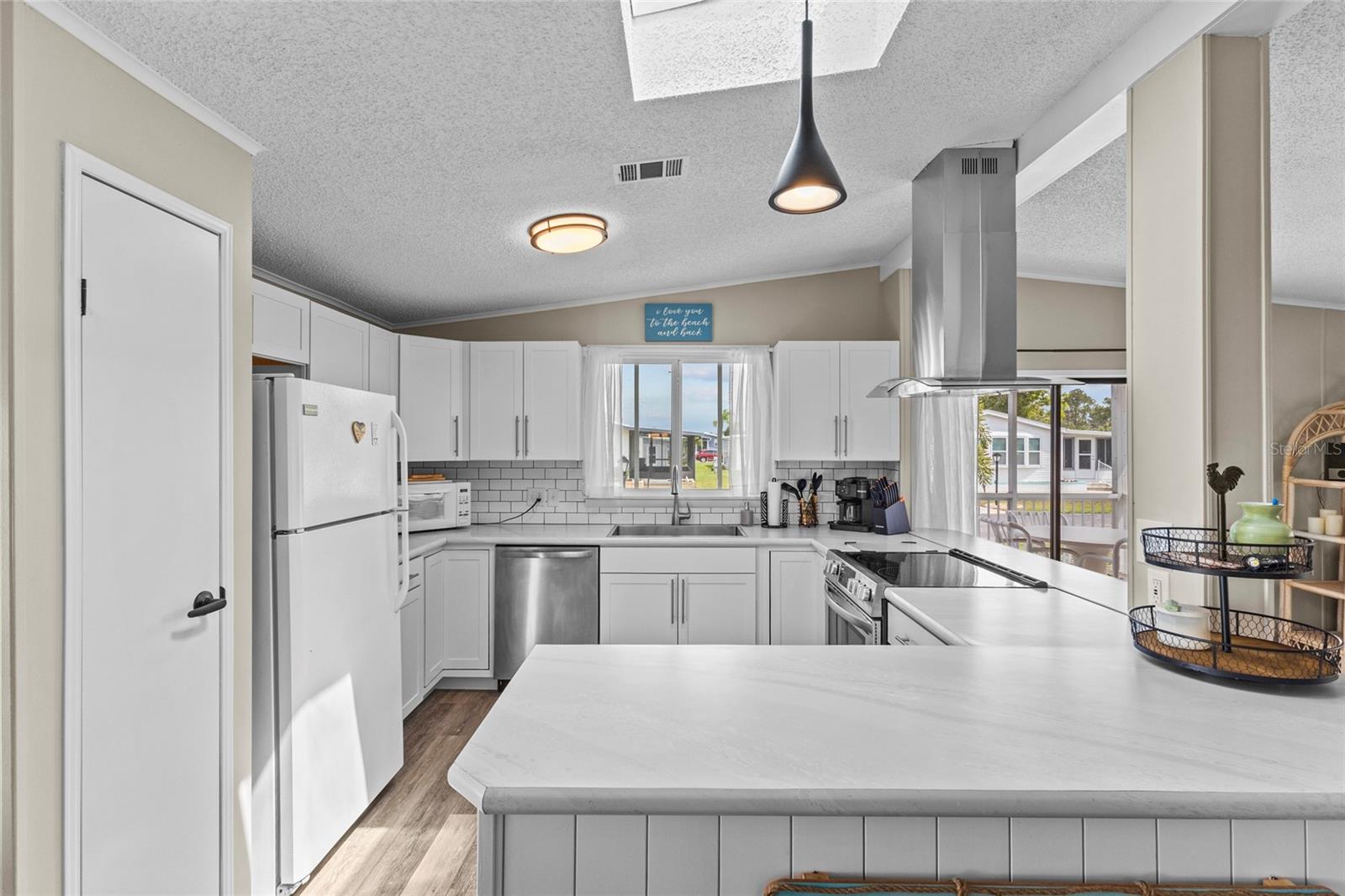 611 LA JOLLA CIR — photo 4