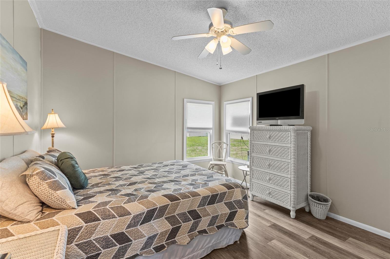 611 LA JOLLA CIR — photo 18