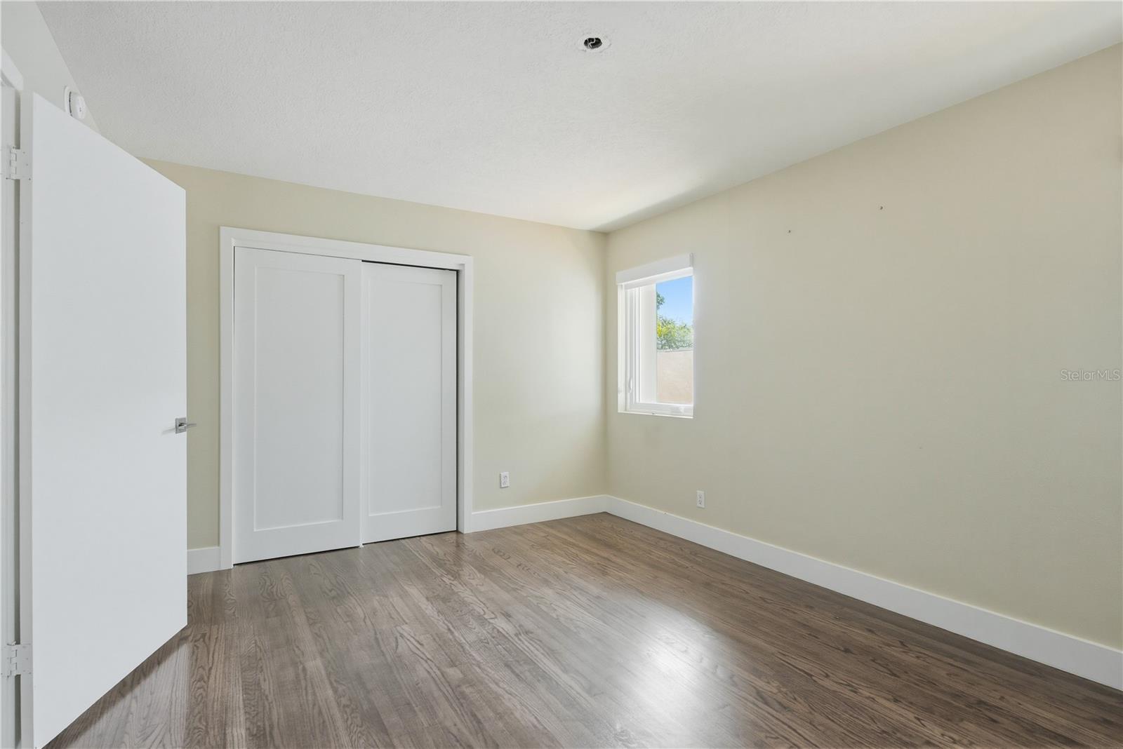 915 BAYSHORE DR — photo 38