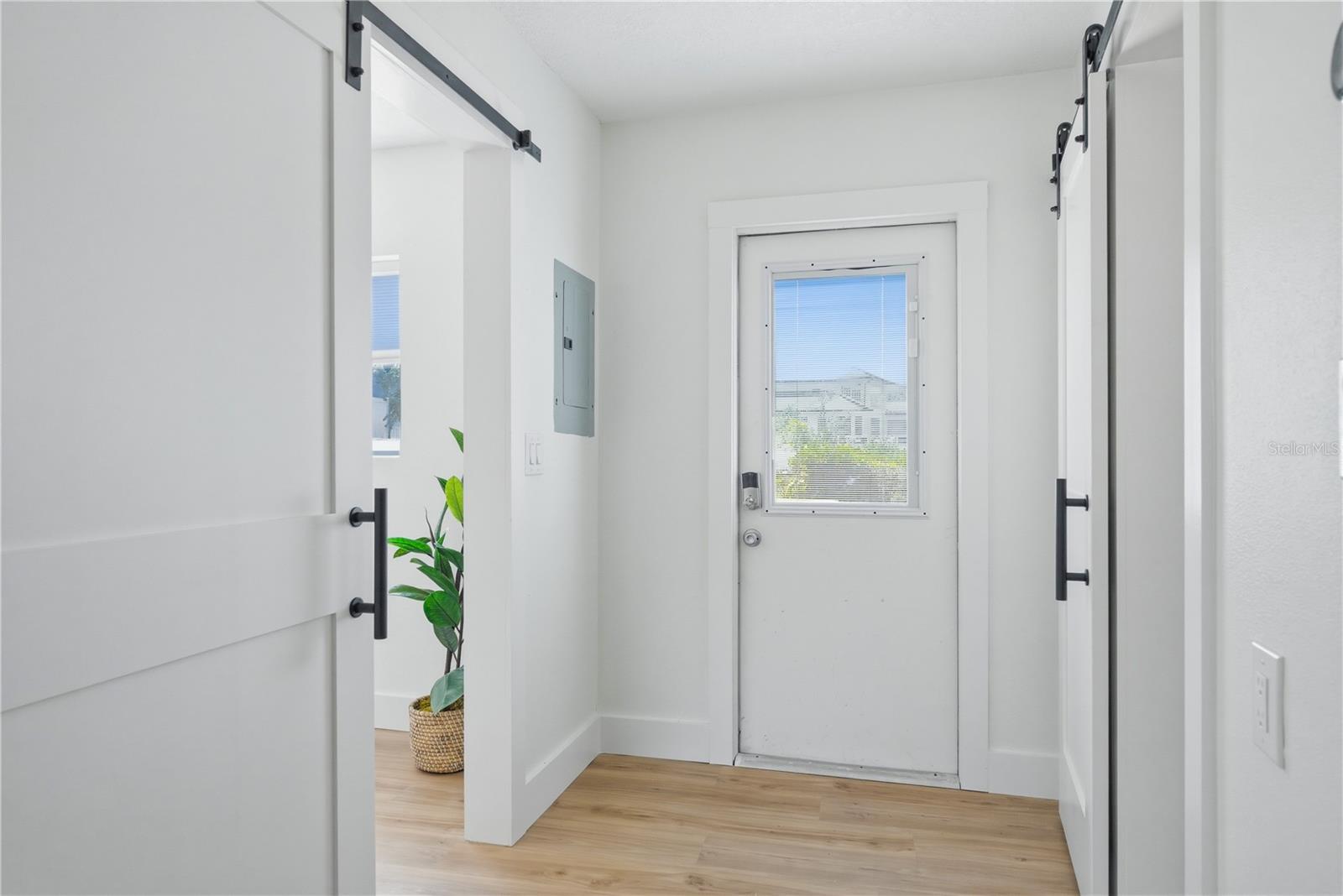 915 BAYSHORE DR — photo 58