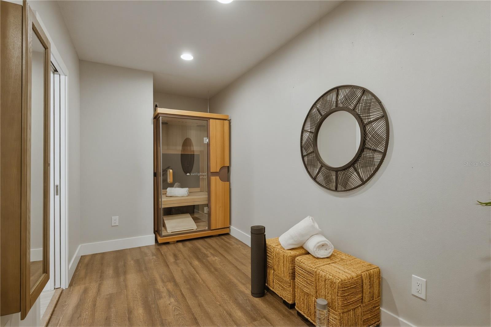 915 BAYSHORE DR — photo 34