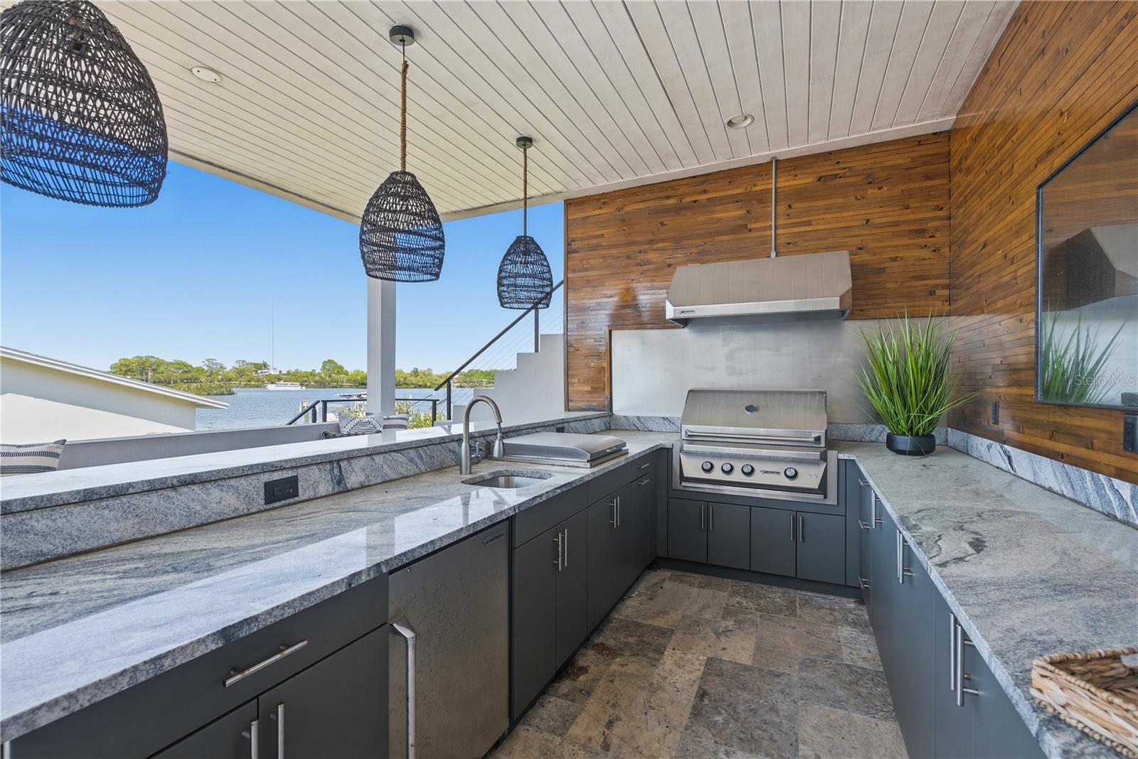 915 BAYSHORE DR — photo 52