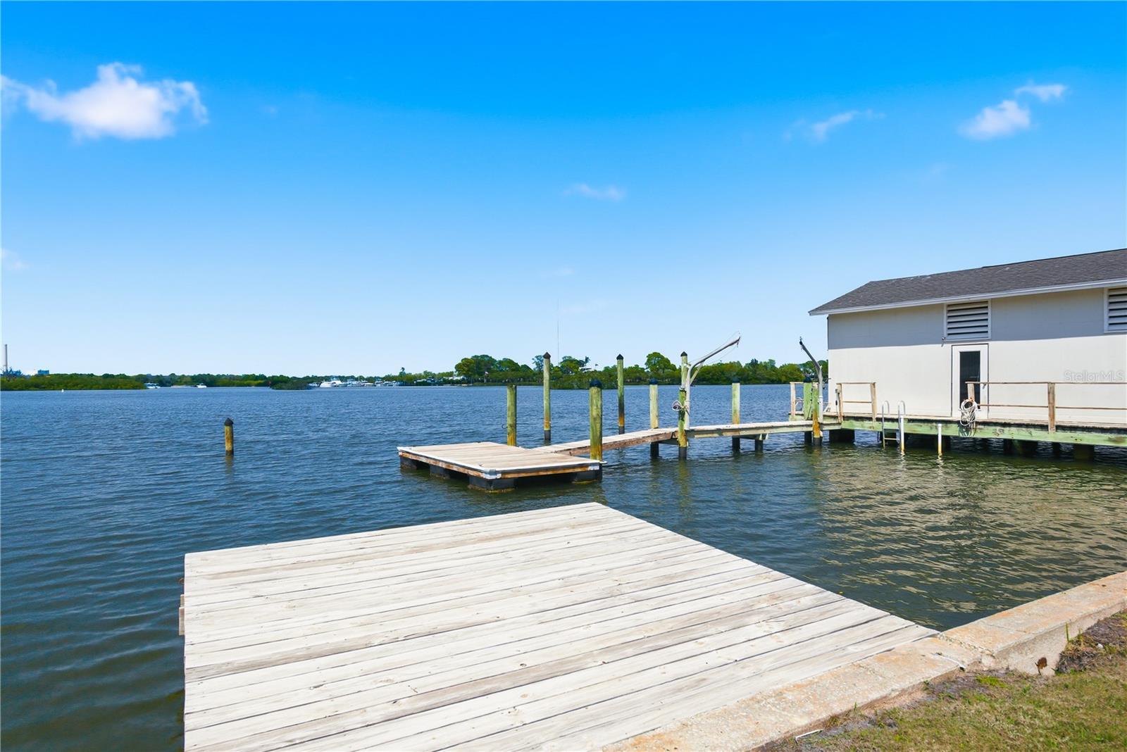 915 BAYSHORE DR — photo 70