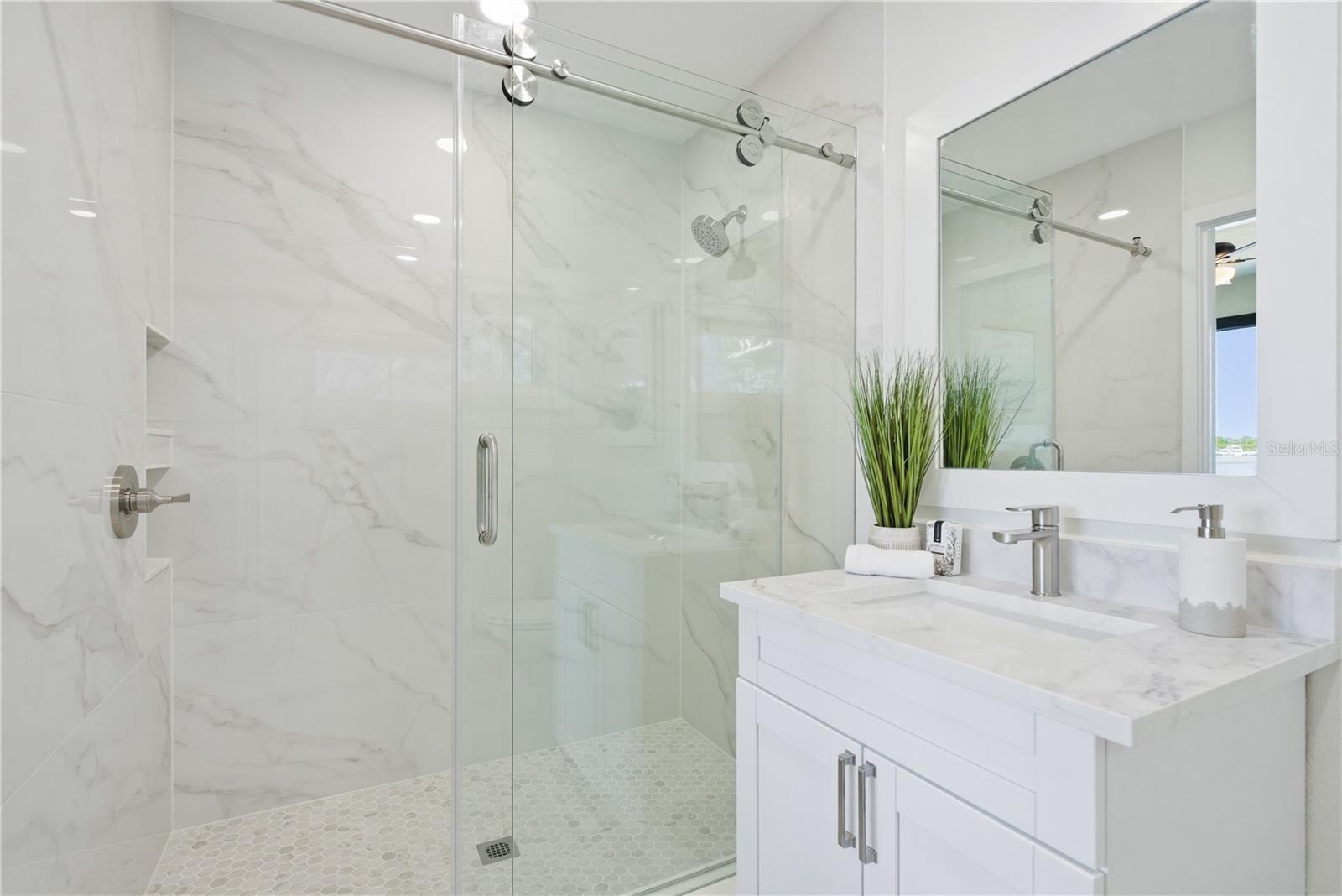 915 BAYSHORE DR — photo 37