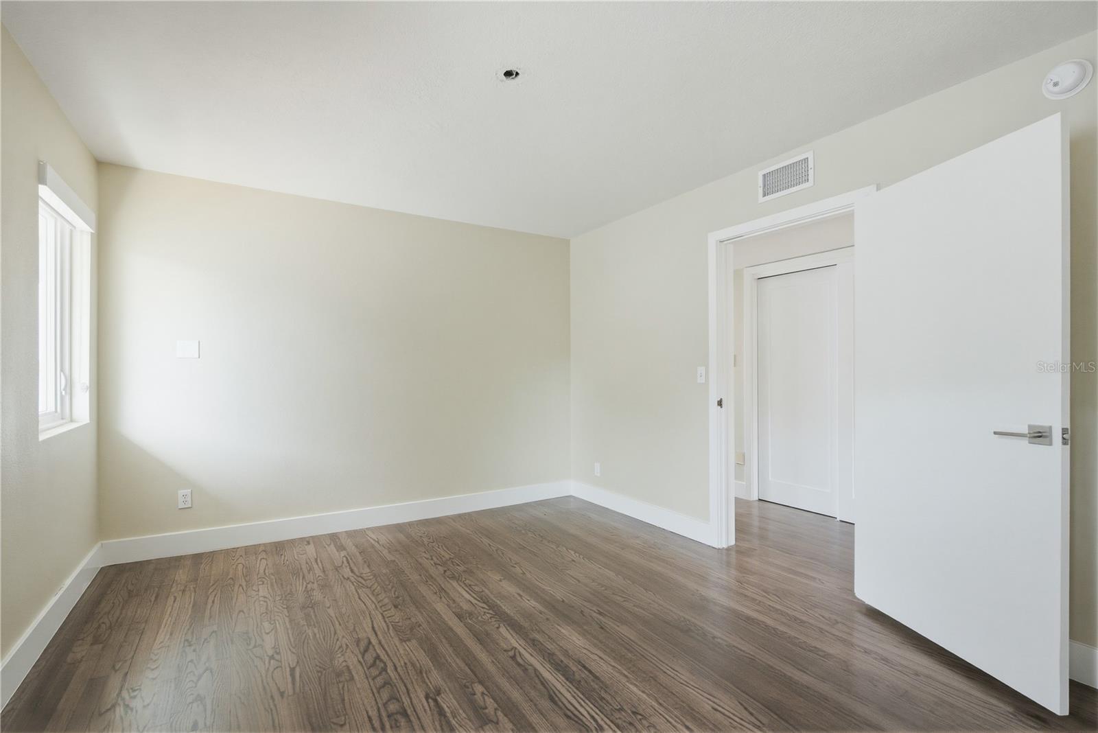 915 BAYSHORE DR — photo 39