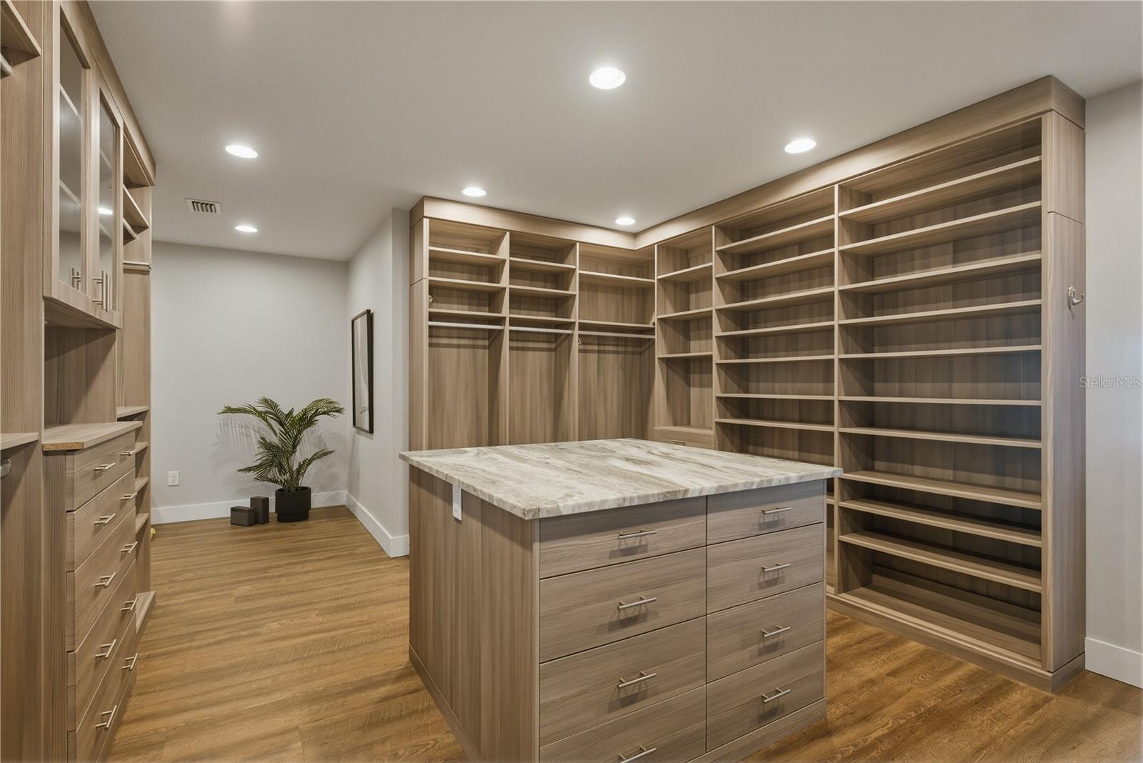 915 BAYSHORE DR — photo 29