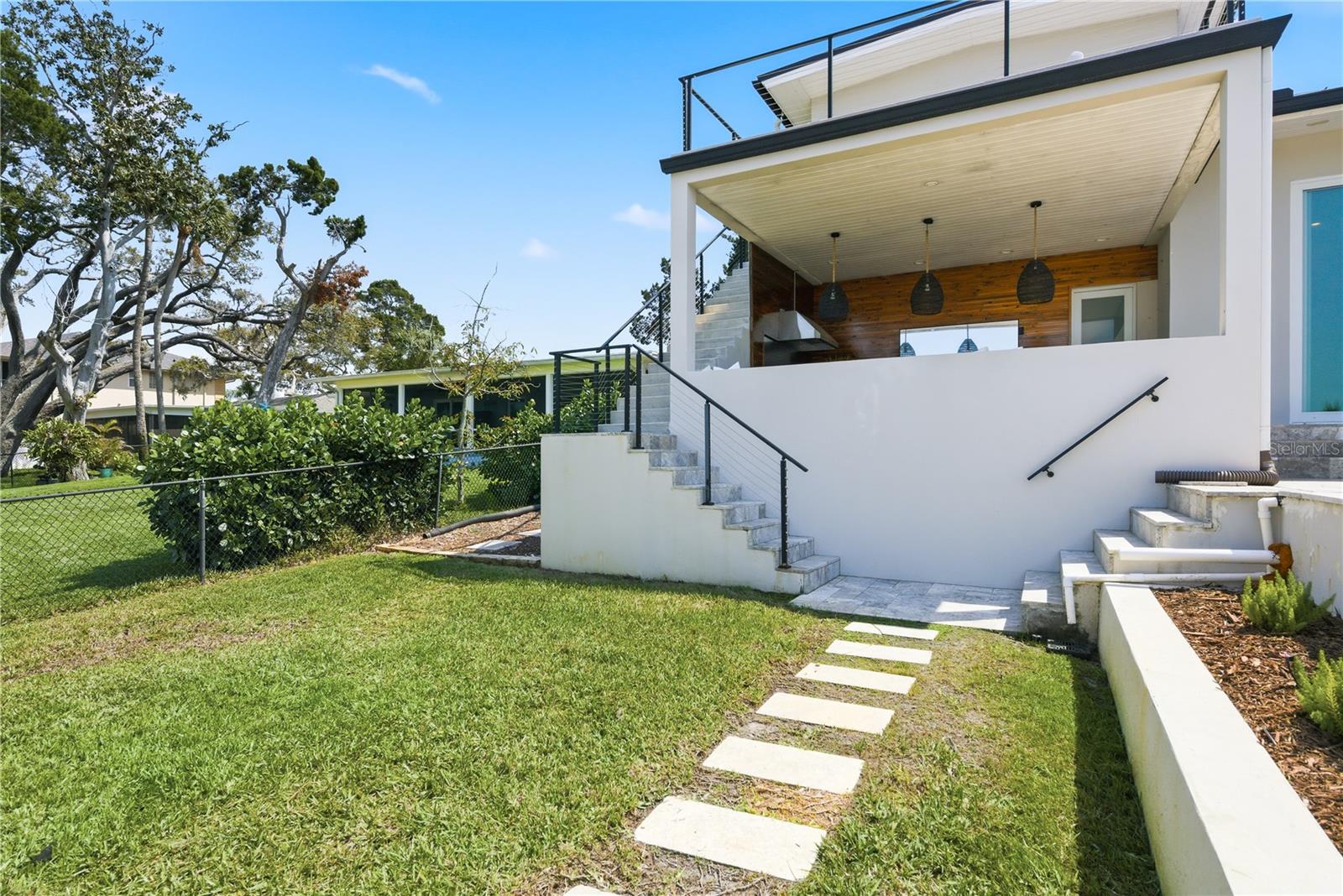 915 BAYSHORE DR — photo 73