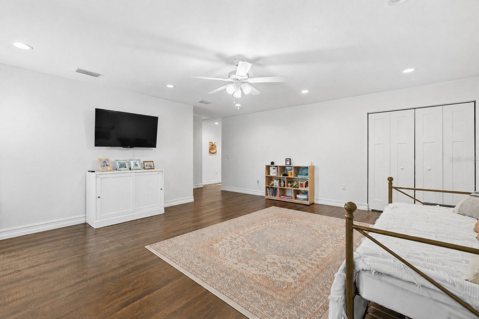 2510 W CARMEN ST — photo 23