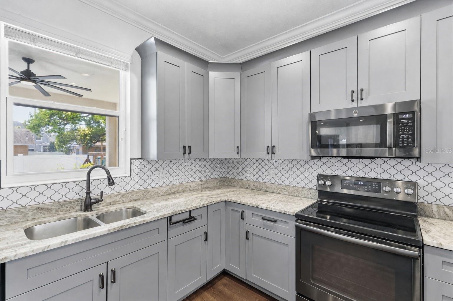 2510 W CARMEN ST — photo 6