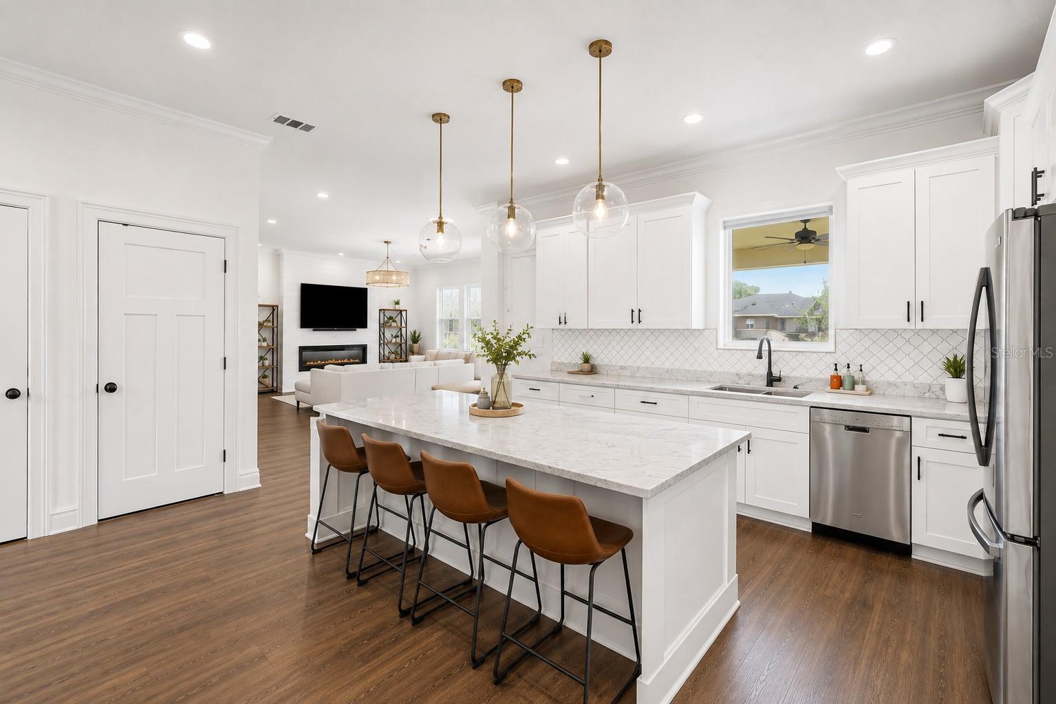2510 W CARMEN ST — photo 13