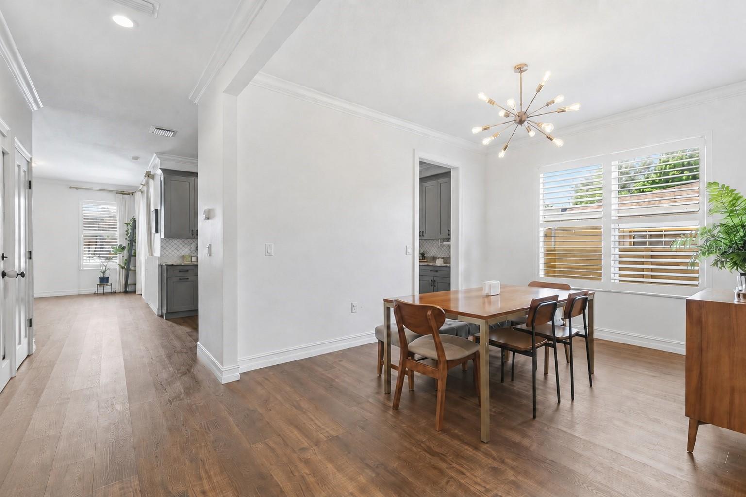 2510 W CARMEN ST — photo 2