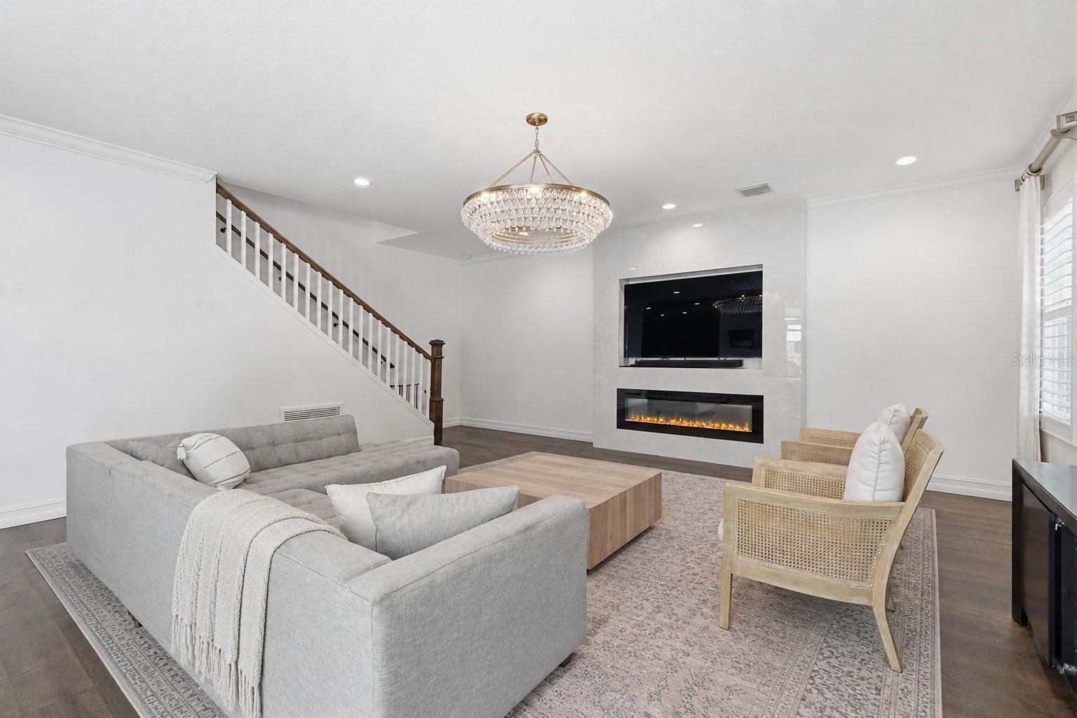 2510 W CARMEN ST — photo 15