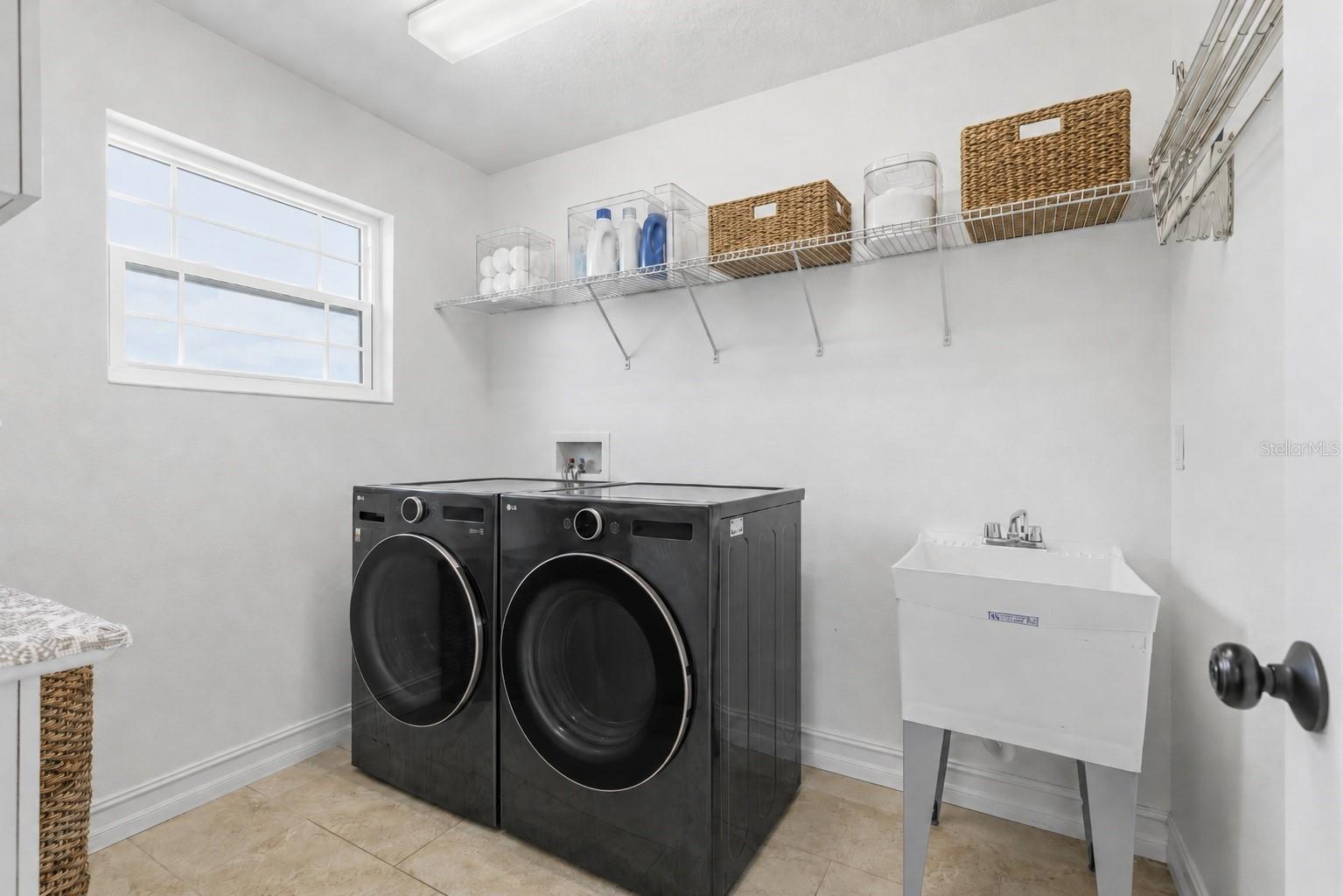 2510 W CARMEN ST — photo 33