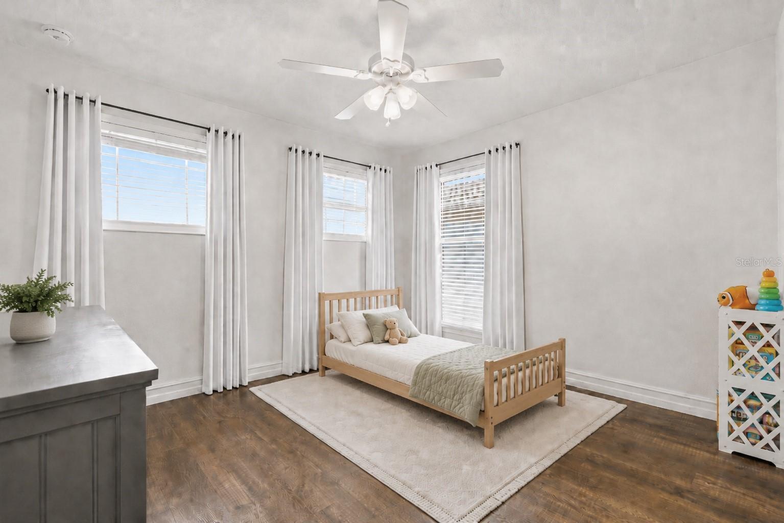 2510 W CARMEN ST — photo 32