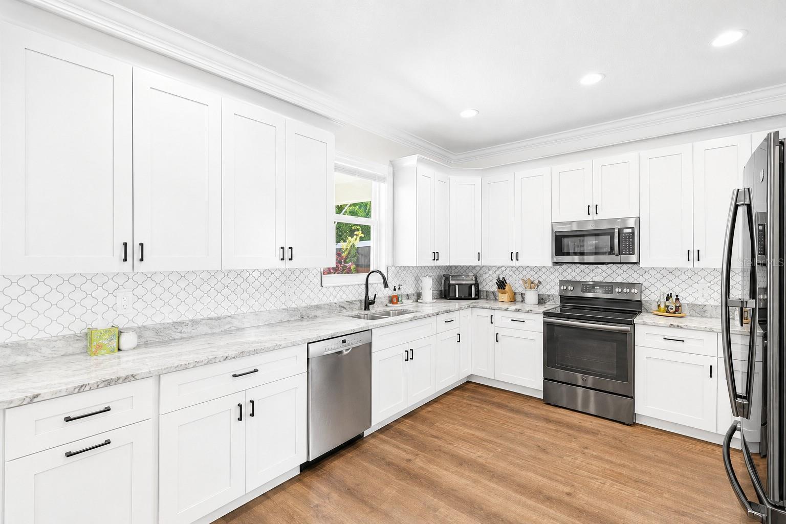 2510 W CARMEN ST — photo 10
